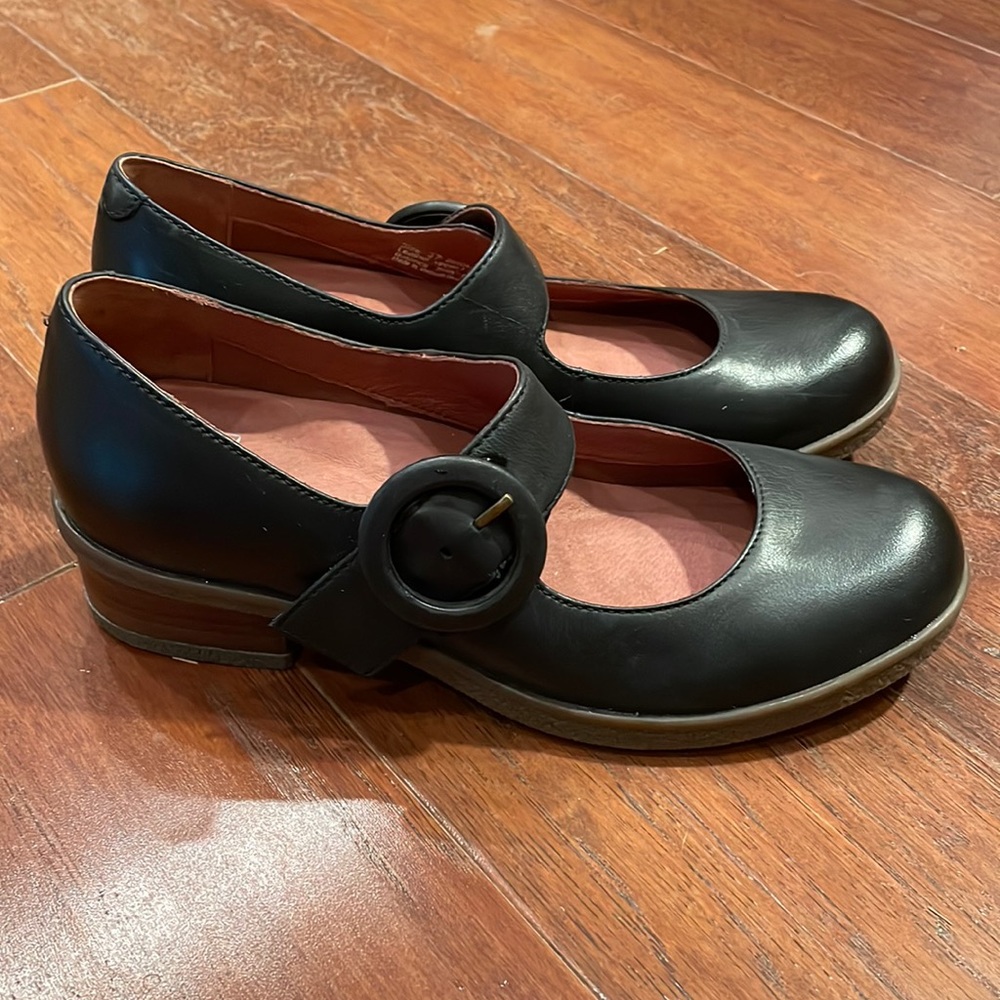 Dansko maryjanes